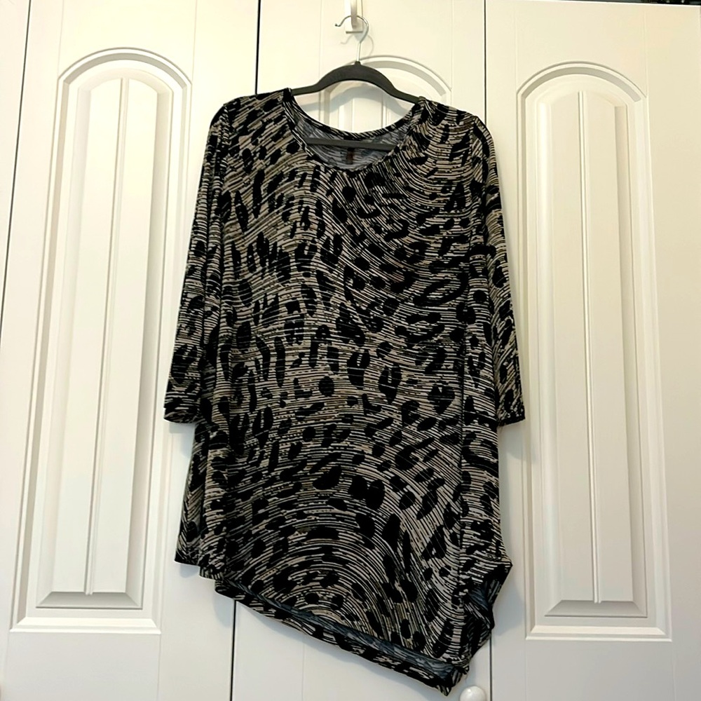 Calling all my leopard print lovers, nice blouse, no brand size 1X